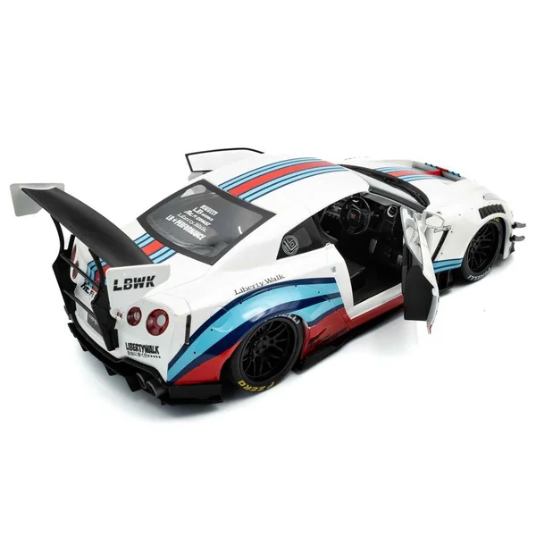 1/18 NISSAN GT-R (R35) W/ LIBERTY WALK BODY KIT 2.0 M 2024
