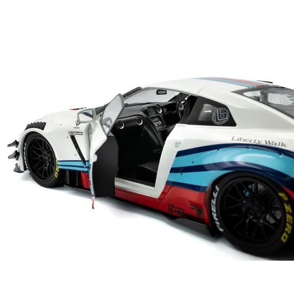 1/18 NISSAN GT-R (R35) W/ LIBERTY WALK BODY KIT 2.0 M 2024