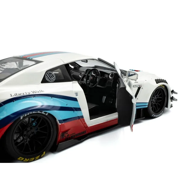 1/18 NISSAN GT-R (R35) W/ LIBERTY WALK BODY KIT 2.0 M 2024