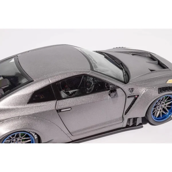 1/18 VOITURE NISSAN GT-R R35 LIBERTY WALK BODY KIT 2.0 ARGENT 2023