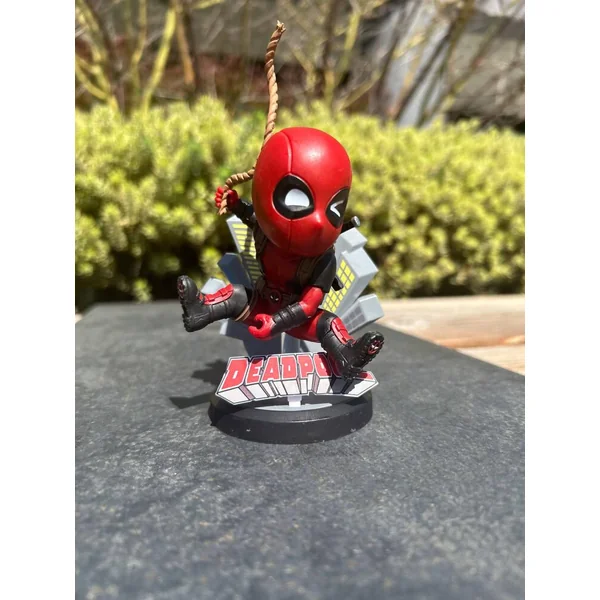 MARVEL - YUME HERO BOX - SERIE CLASIQUE - FIGURINE DEADPOOL SAUTANT 10 CM