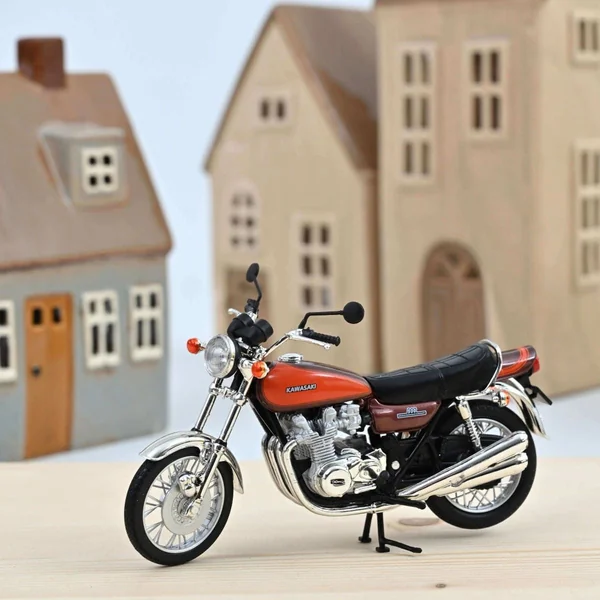 NOREV Kawasaki Z900 1973 Brown and Orange 1/18 - 182031