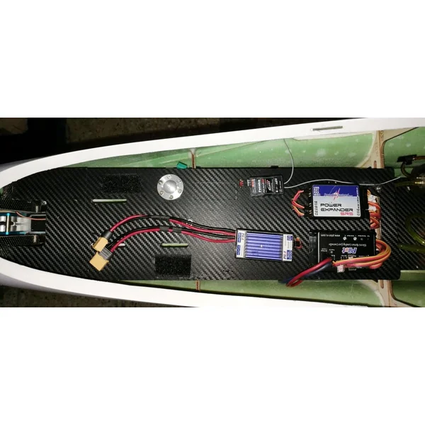 Predator Pilot RC 2.20m Noir / Bleu / Avec train rentrant électrique