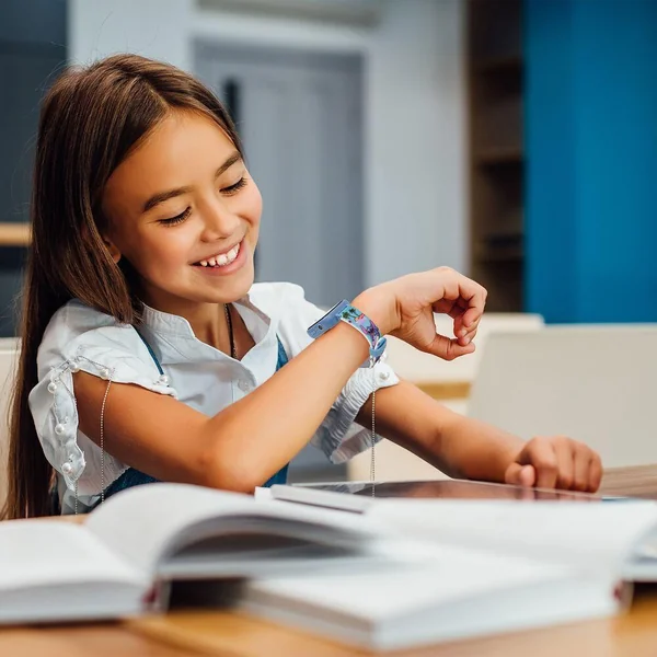 STITCH - MONTRE ECRAN COULEURS AVEC CAMERA CARTE SD 8 GO